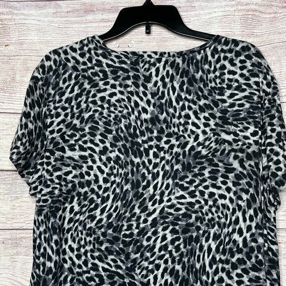 Bella Dahl Women's V Neck Short Sleeve Soft Animal Print Shirt Size Large - Picture 4 of 8